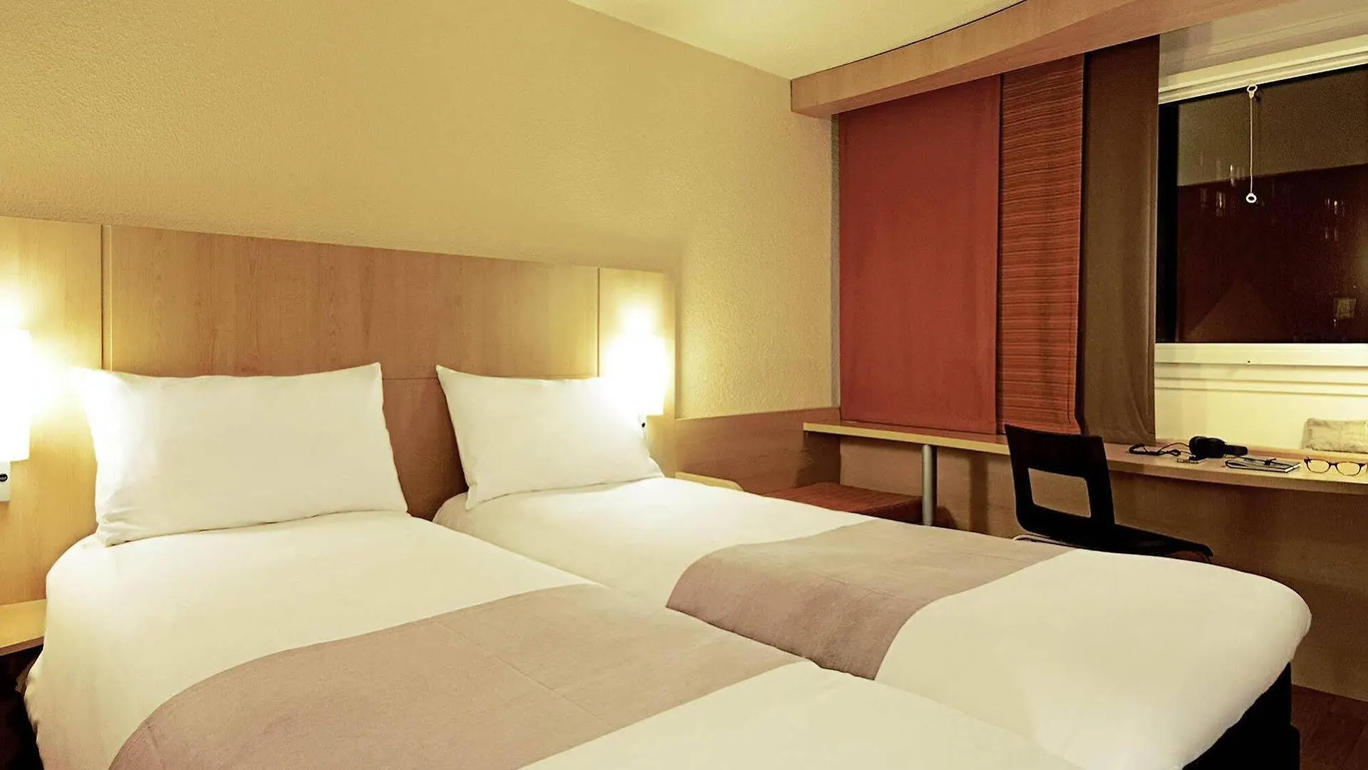 *** Hotel Ibis Paris Gare Du Nord Chateau Landon 10Eme France